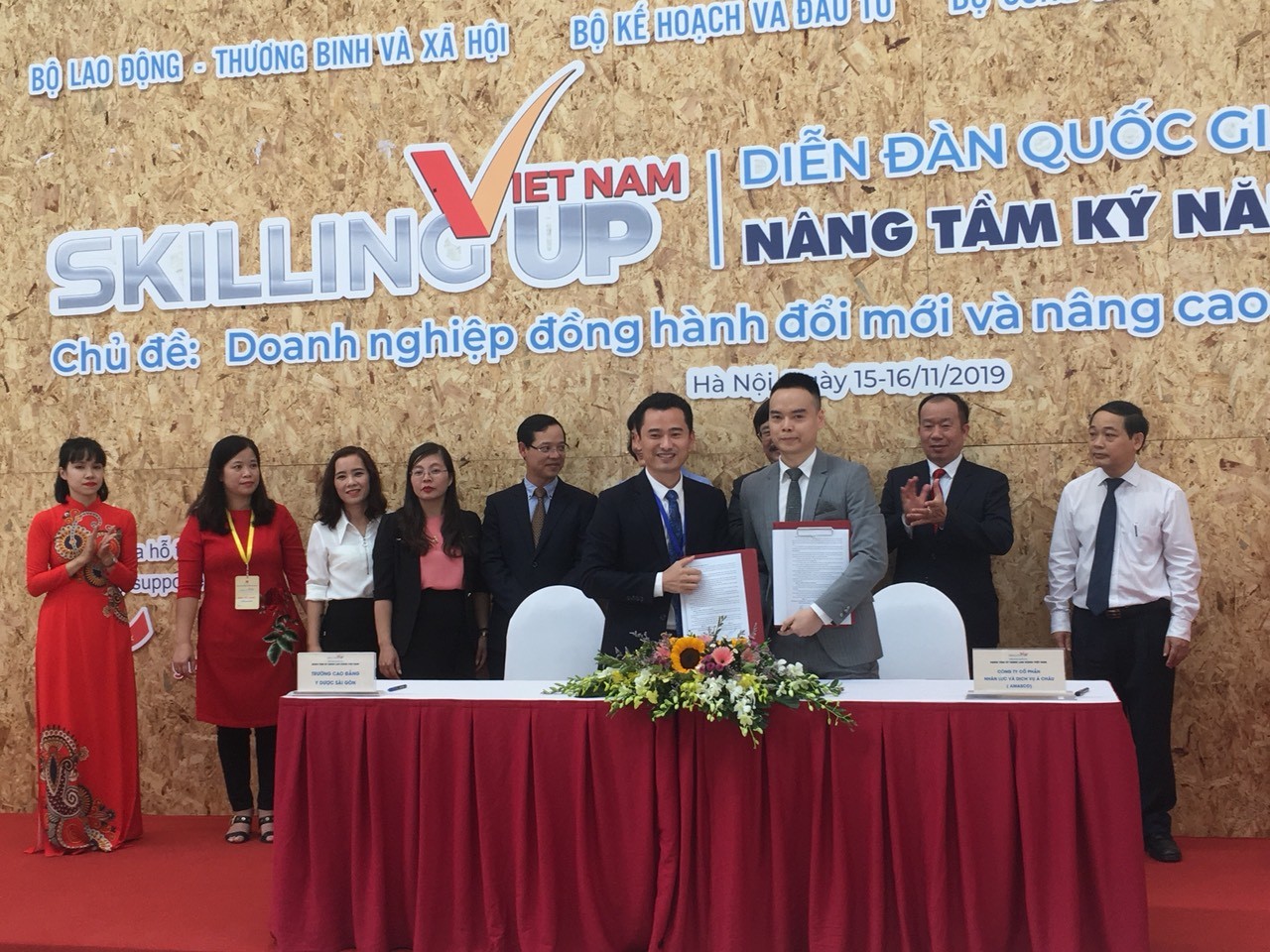 tap-doan-tg-cung-thu-tuong-nguyen-xuan-phuc-tham-du-dien-dan-quoc-gia-nang-tam-ky-nang-lao-dong-viet-nam